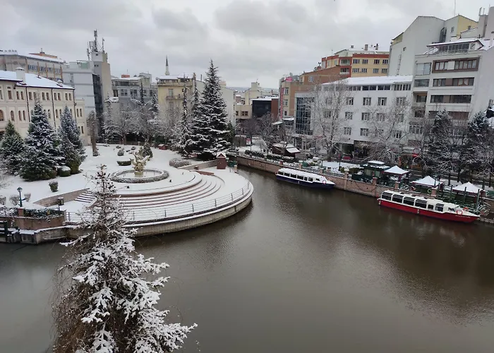 Atos فندق إسكيشير