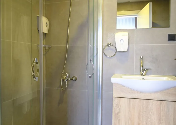 Atos 3* إسكيشير